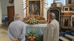 PUPI E ANTONIO AVATI IN PREGHIERA DAVANTI ALLA MADONNA DELLA NOVA